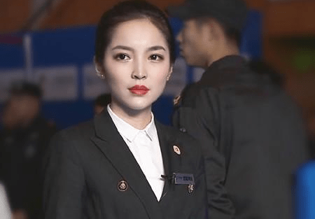 身材好气质佳,感情生活不顺_钟瑶