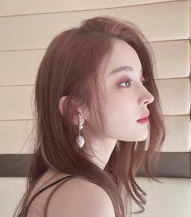 她是不是最会选发色的女艺人每个颜色都好显白啊