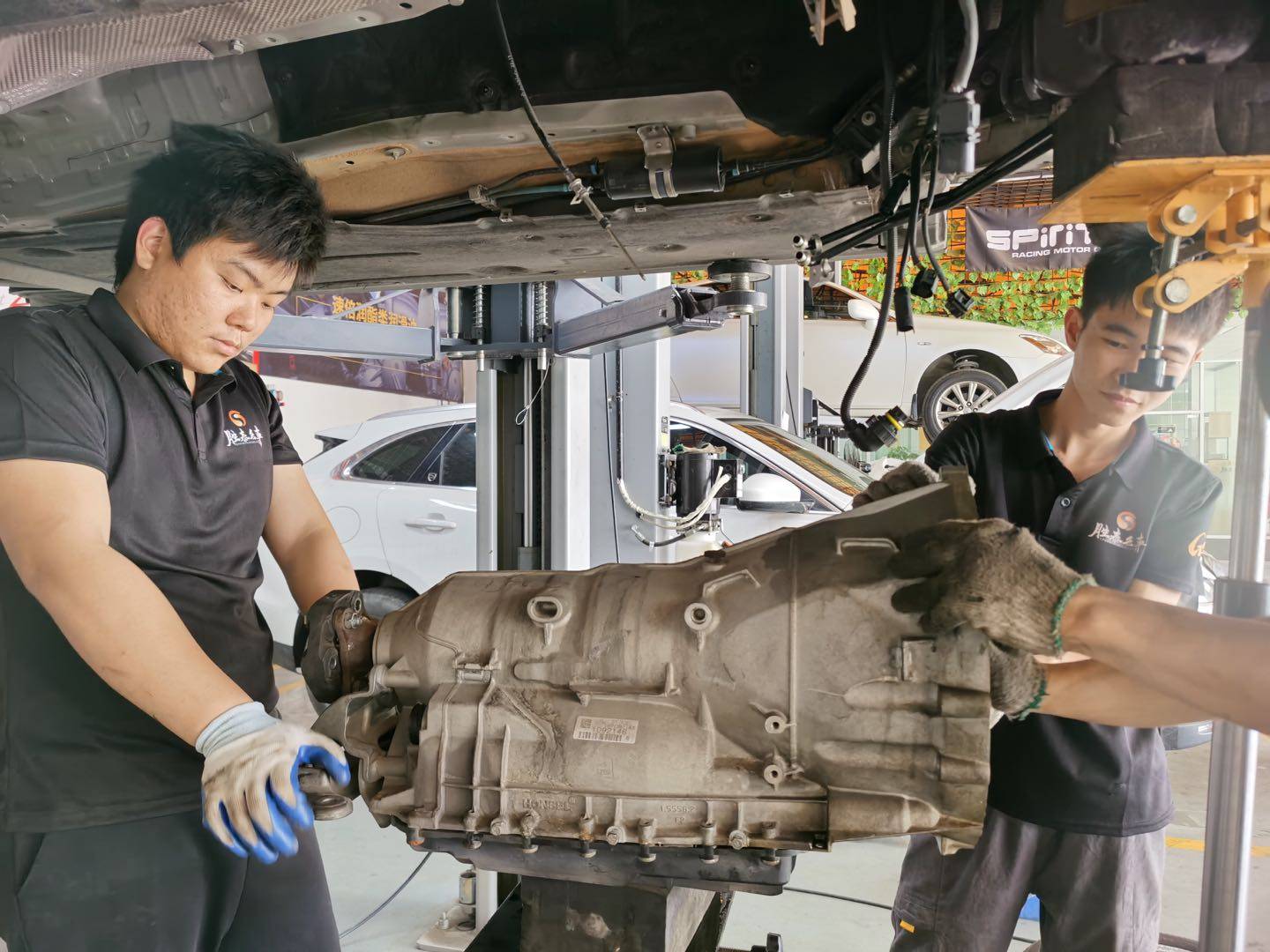 广州宝马维修变速箱换挡顿挫起步冲击大有定期更换变速箱油了吗