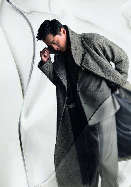 同样是奔四的年纪,为什么没人说胡歌"油腻"?_身材