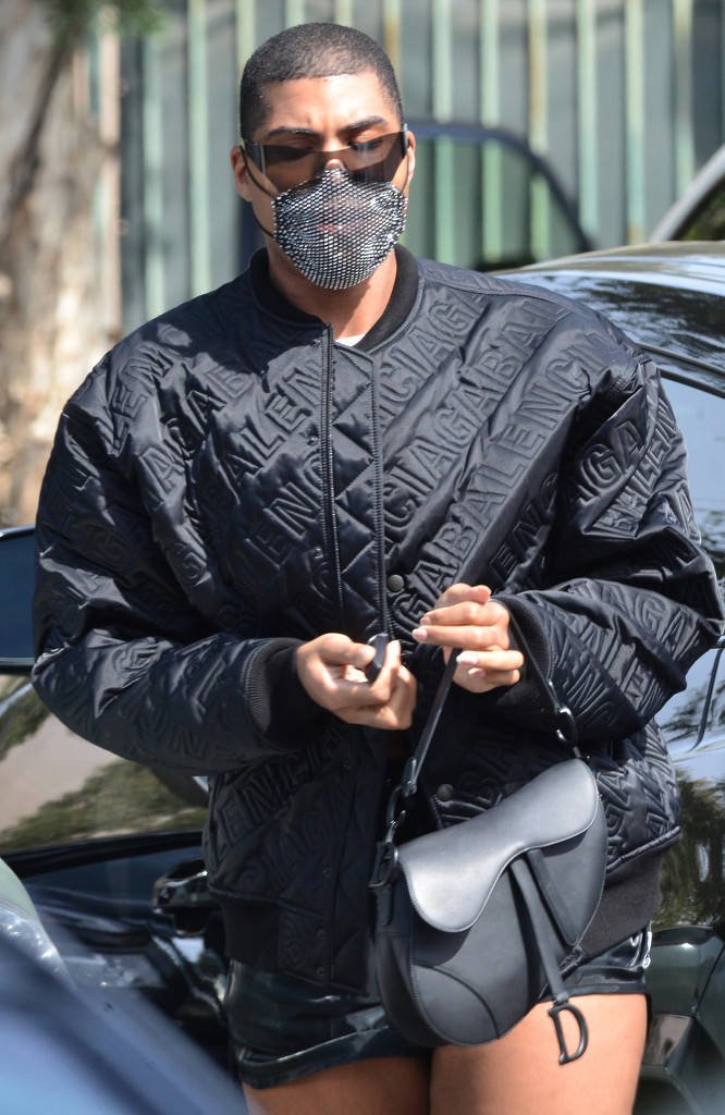 组图魔术师儿子ej约翰逊外出钟情全黑look