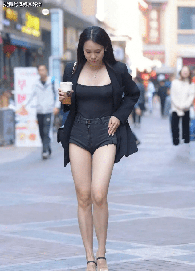 黑胖矮的女生怎么穿搭_矮黑胖女生图片