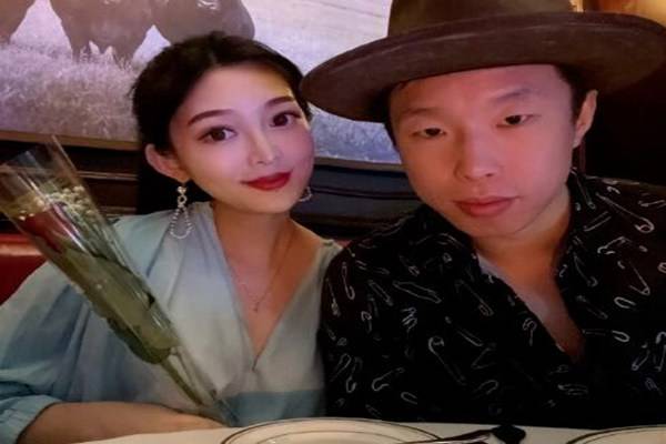 原创德云社演员烧饼二胎得子妻子四肢纤细素颜不输明星