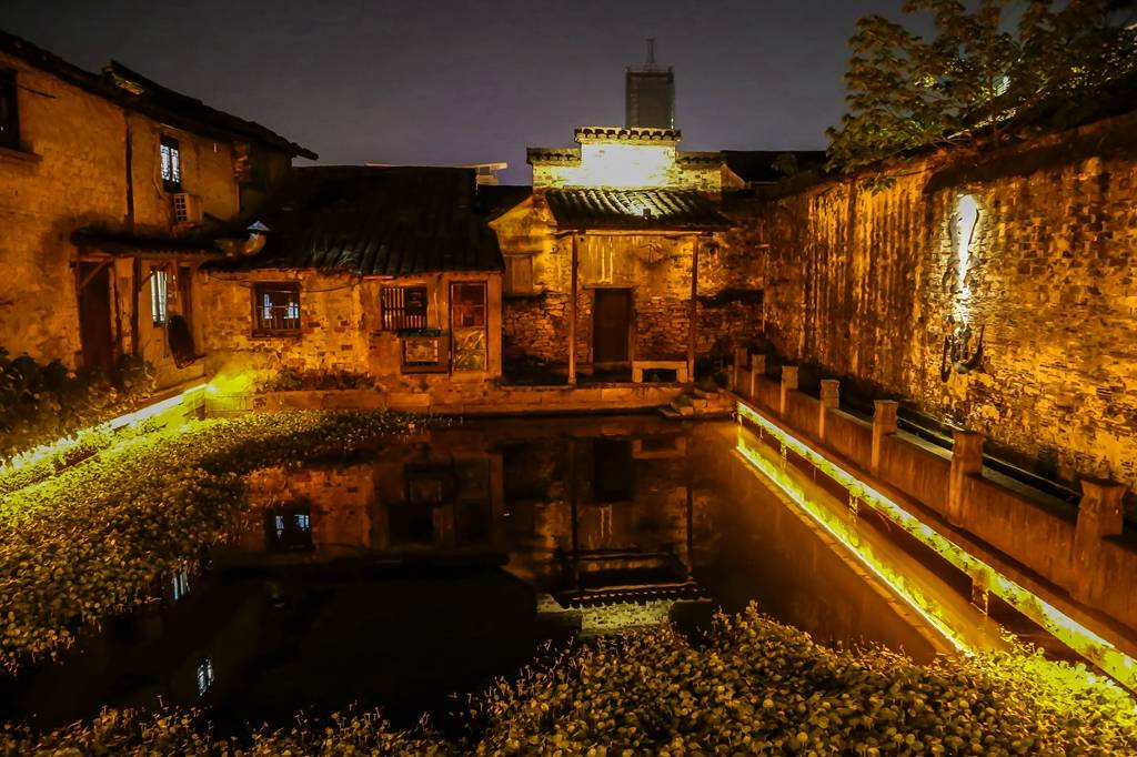 坐在我对面的游友一家格调高雅的民宿书圣故里的夜景书圣故里的夜景戒