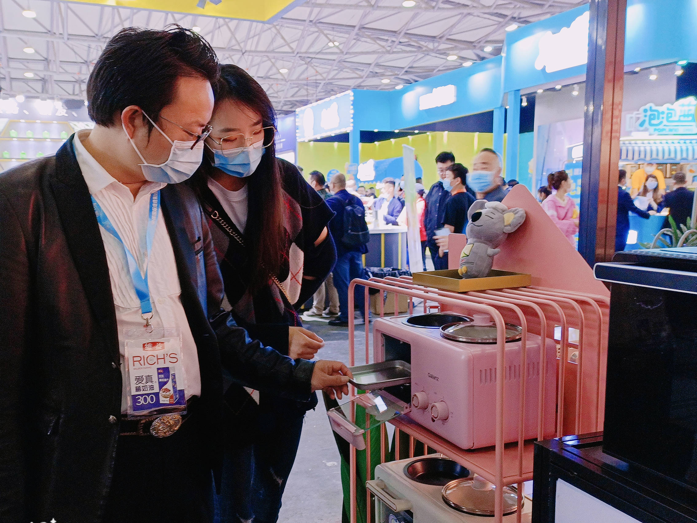 聚焦烘焙生态圈 格兰仕电烤箱亮相2021中国国际焙烤展-家电圈官网