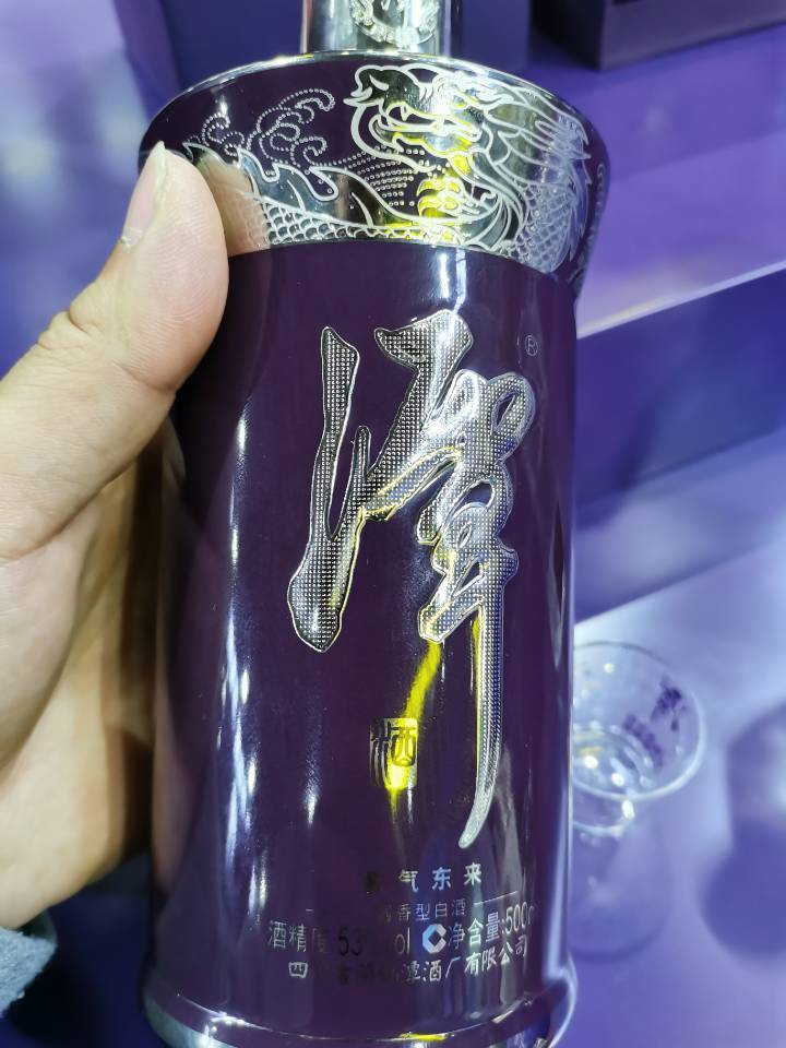 川派酱香青花郎对比酱香核心产区飞天茅台口感,说说川黔两派酱香差异