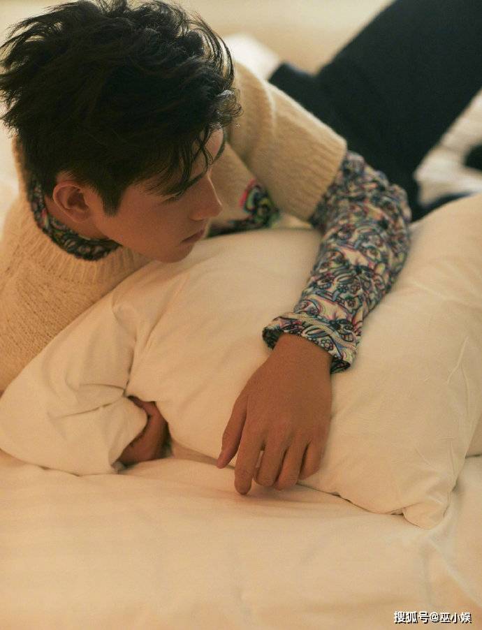 陈飞宇早日慵懒大片帅哥喝牛奶也这么帅