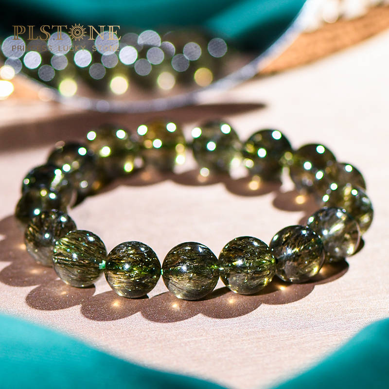 因为矿口地质较为复杂,通常水晶的杂质也是比较多,而精品的绿超七更是