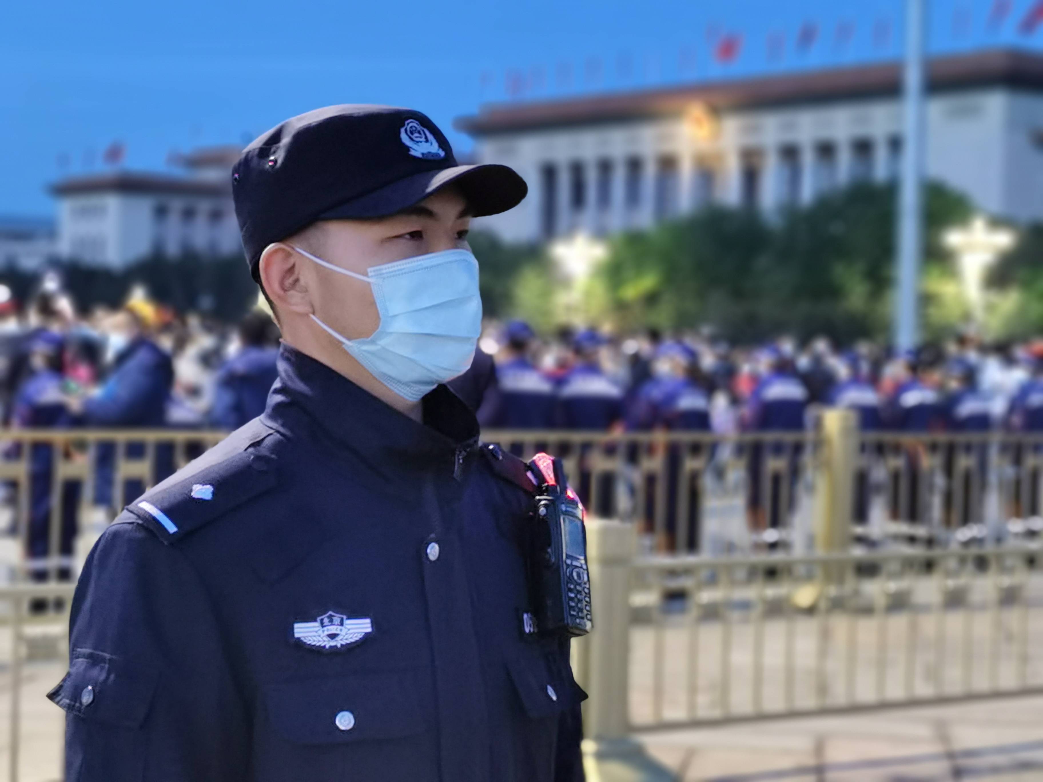 北京警方圆满完成5月1日天安门广场升国旗仪式安保工作