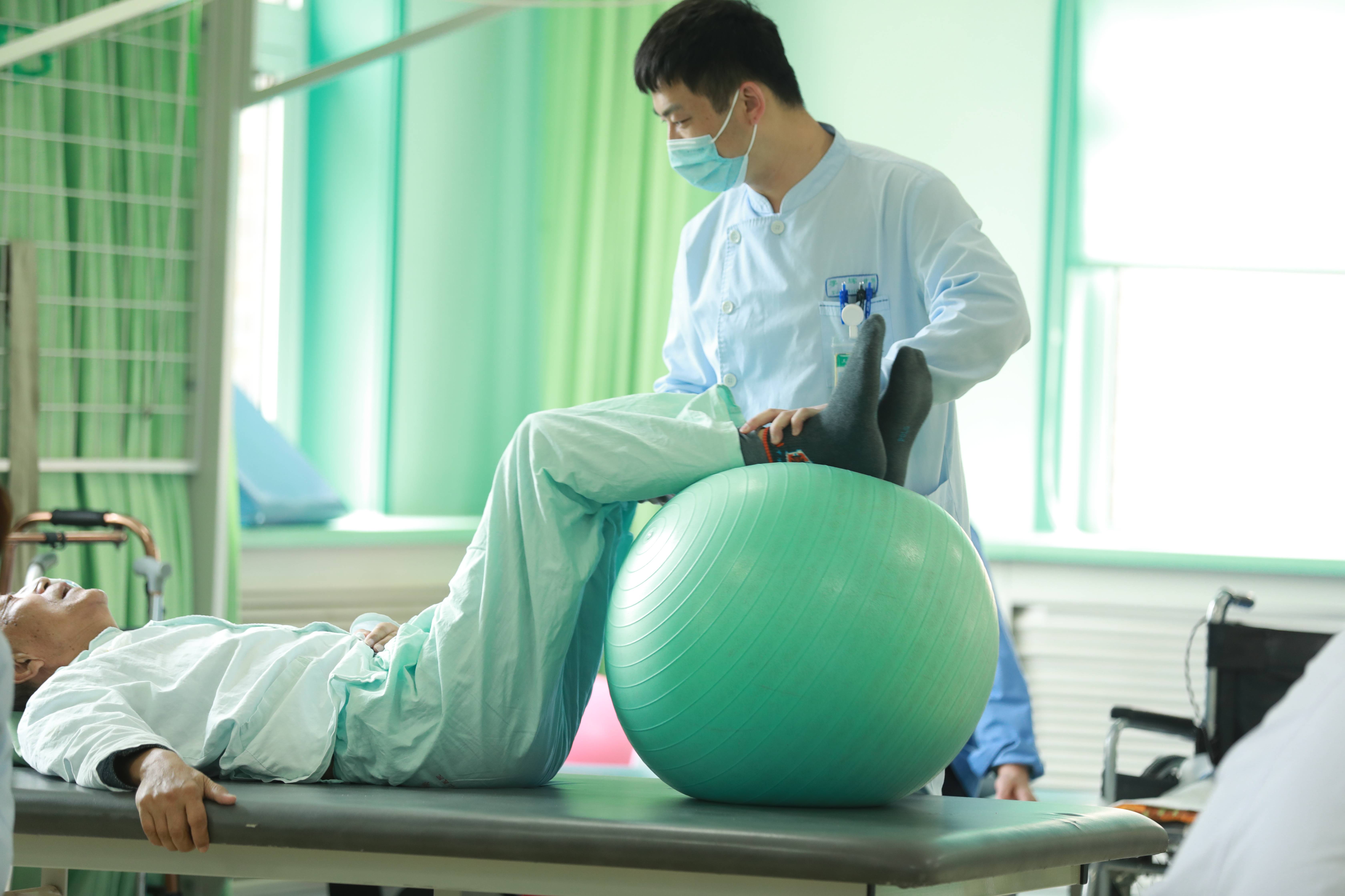 包含大连大学医学院附属医院跑腿预约挂号的词条