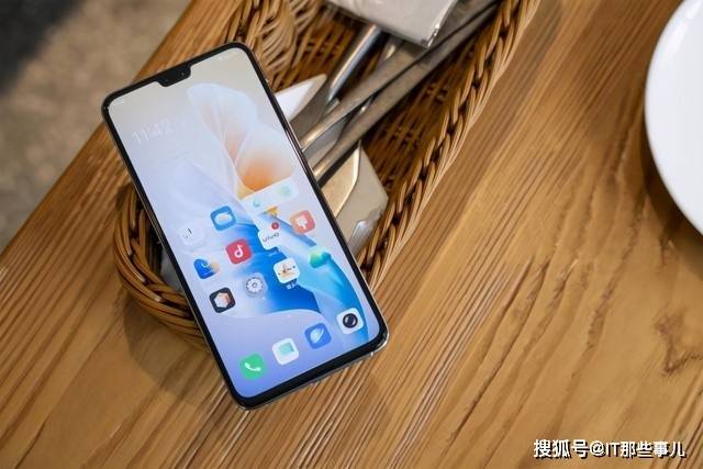 自拍|变相降价送延保 256G版vivo S9价格亲民 自拍用户的福利