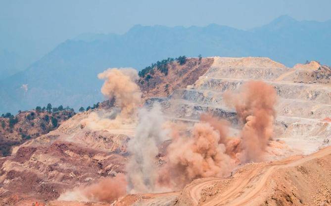 露天矿山爆破解决 根底问题 6个技术措施 炸药