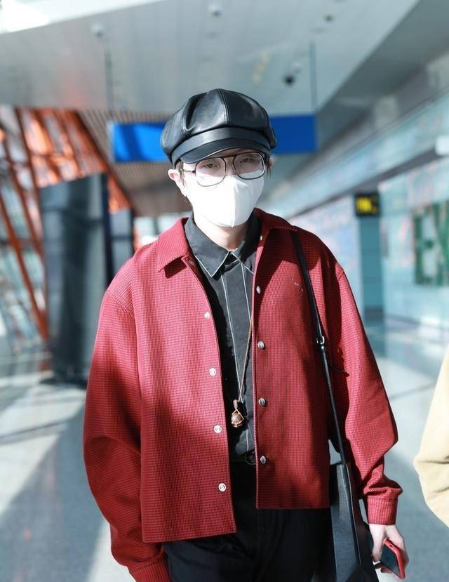 毛不易瘦成了偶像剧男主1米8的长腿溢出屏幕真的成为巨星了