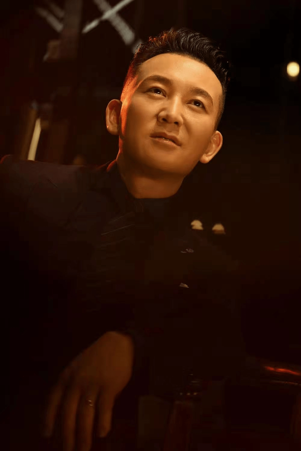 歌手闫嘉文新歌发布《爱之火》用歌声诠释纯真的爱像火一样热烈