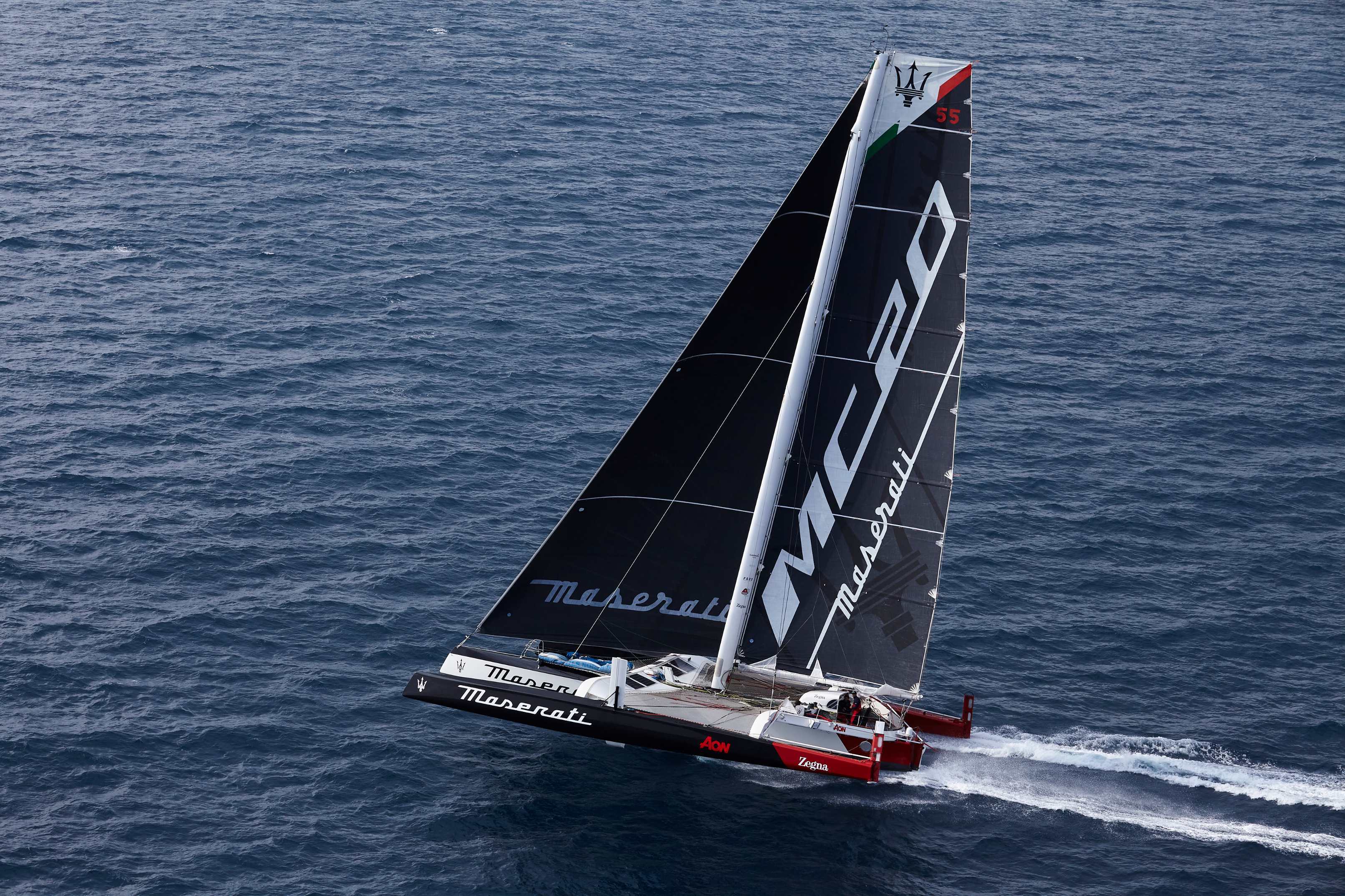 索迪尼船长率领玛莎拉蒂号multi70三体帆船刷新法斯特奈特航线记录