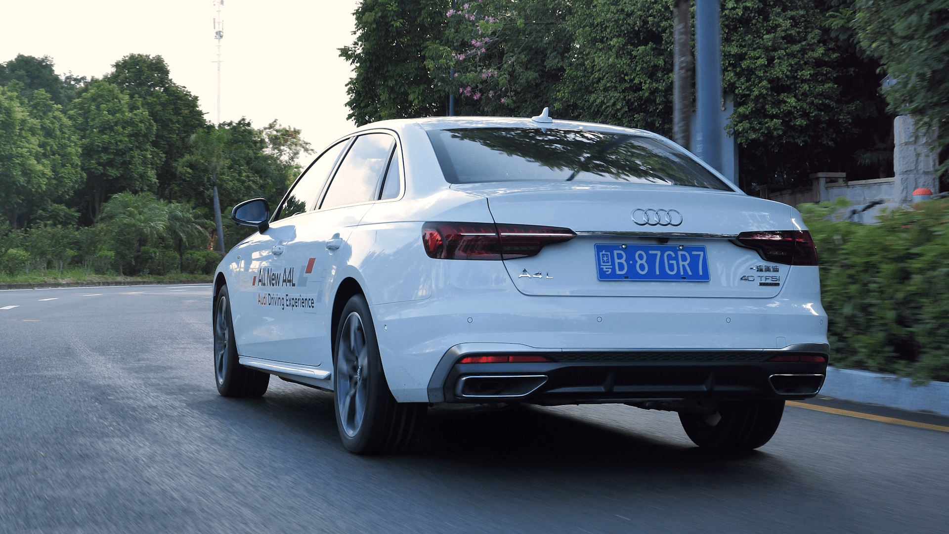 手握30万开完宝马3系再换奥迪a4l对比后差距明显