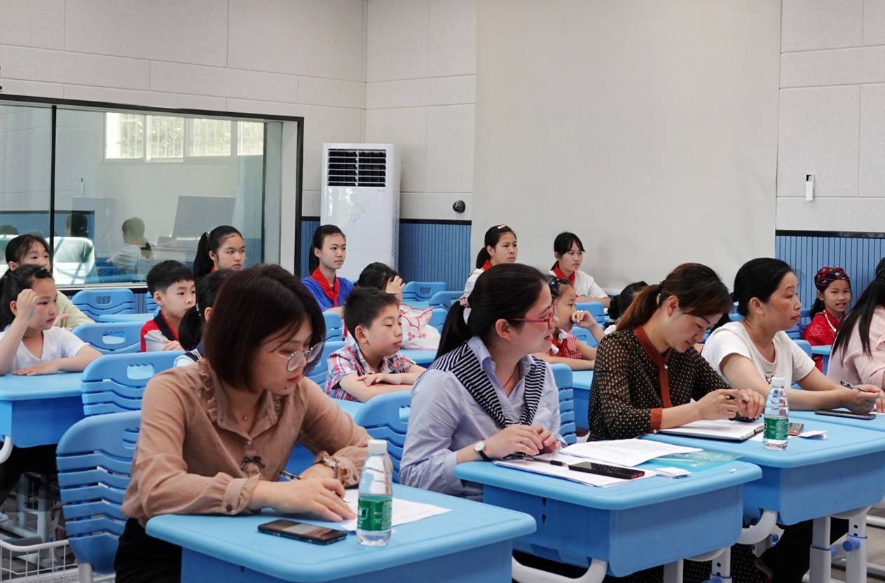 广西龙胜县龙脊镇小学举办红色文化润我心中华经典诵读大赛