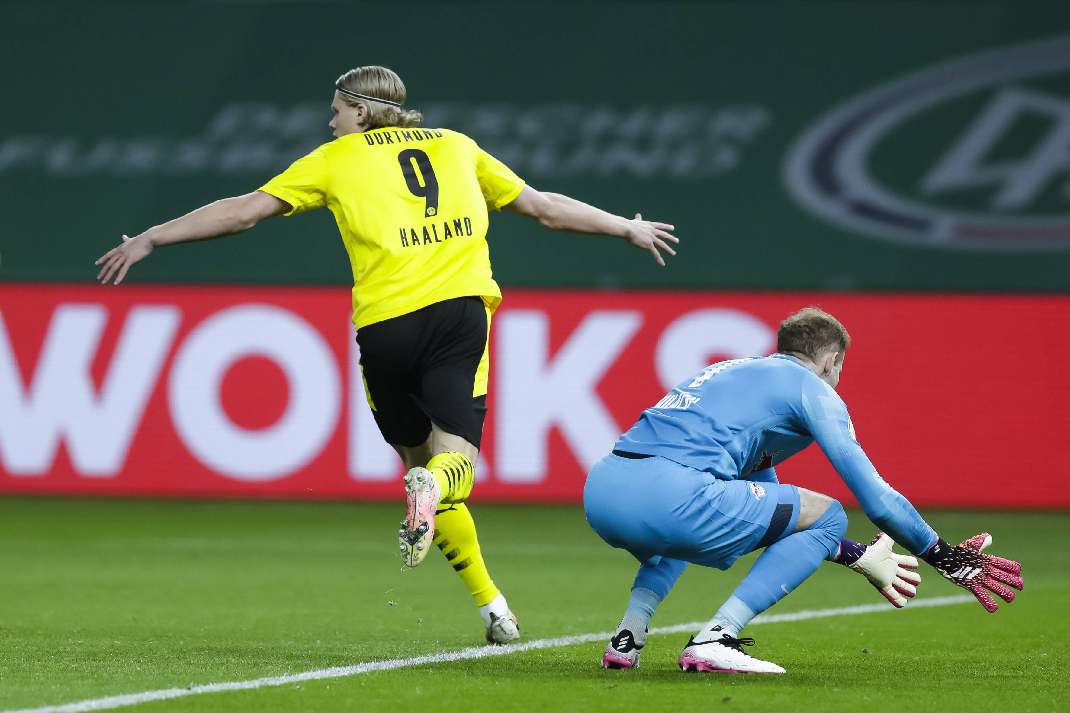 德国杯-哈兰德桑乔各入两球 多特4-1莱比锡夺冠_奥尔莫