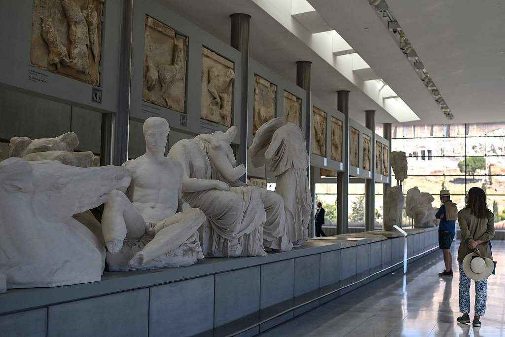 希腊雅典卫城博物馆重新向公众开放