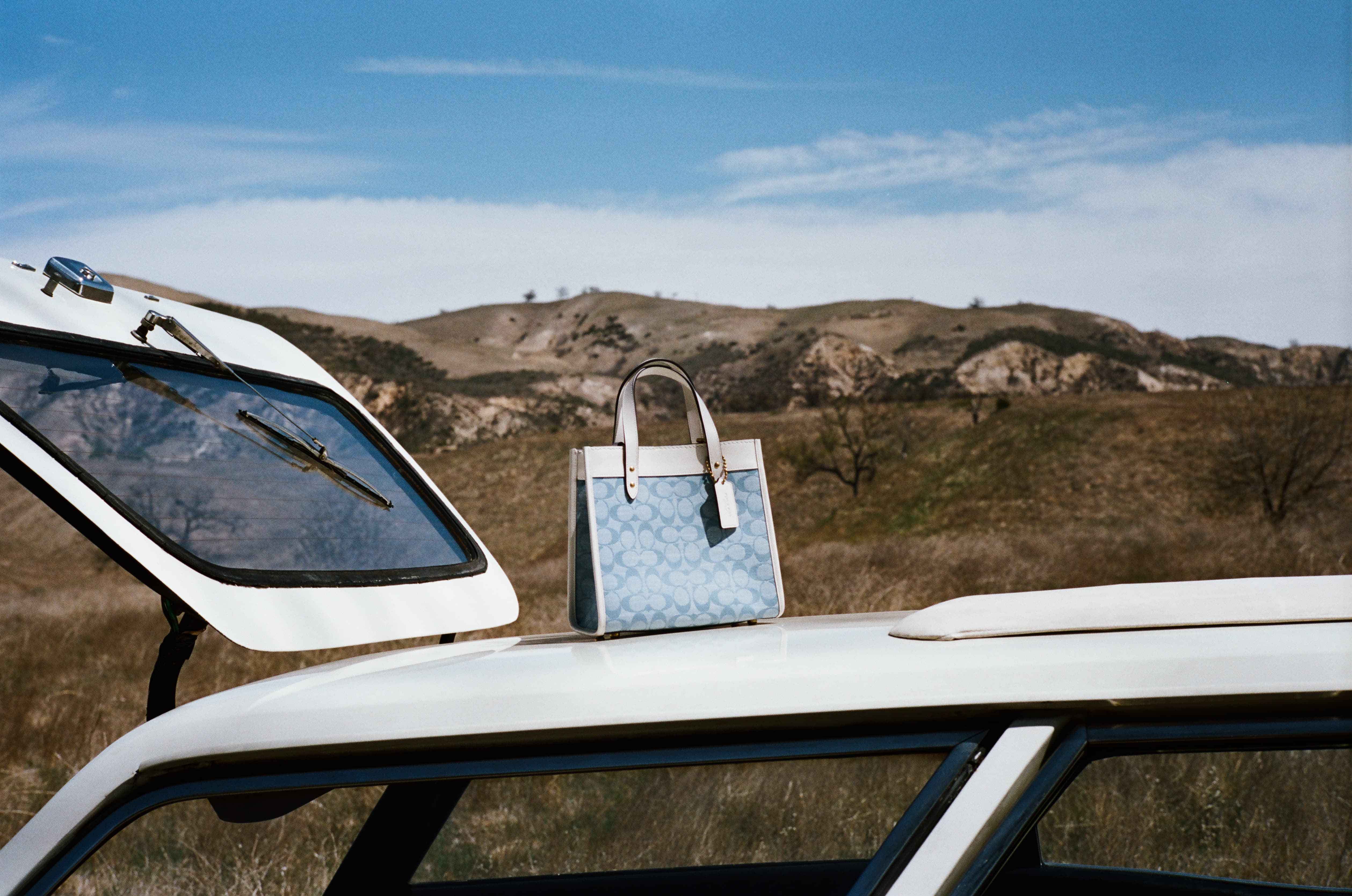 coach发布2021早秋高级服饰系列广告大片_vevers