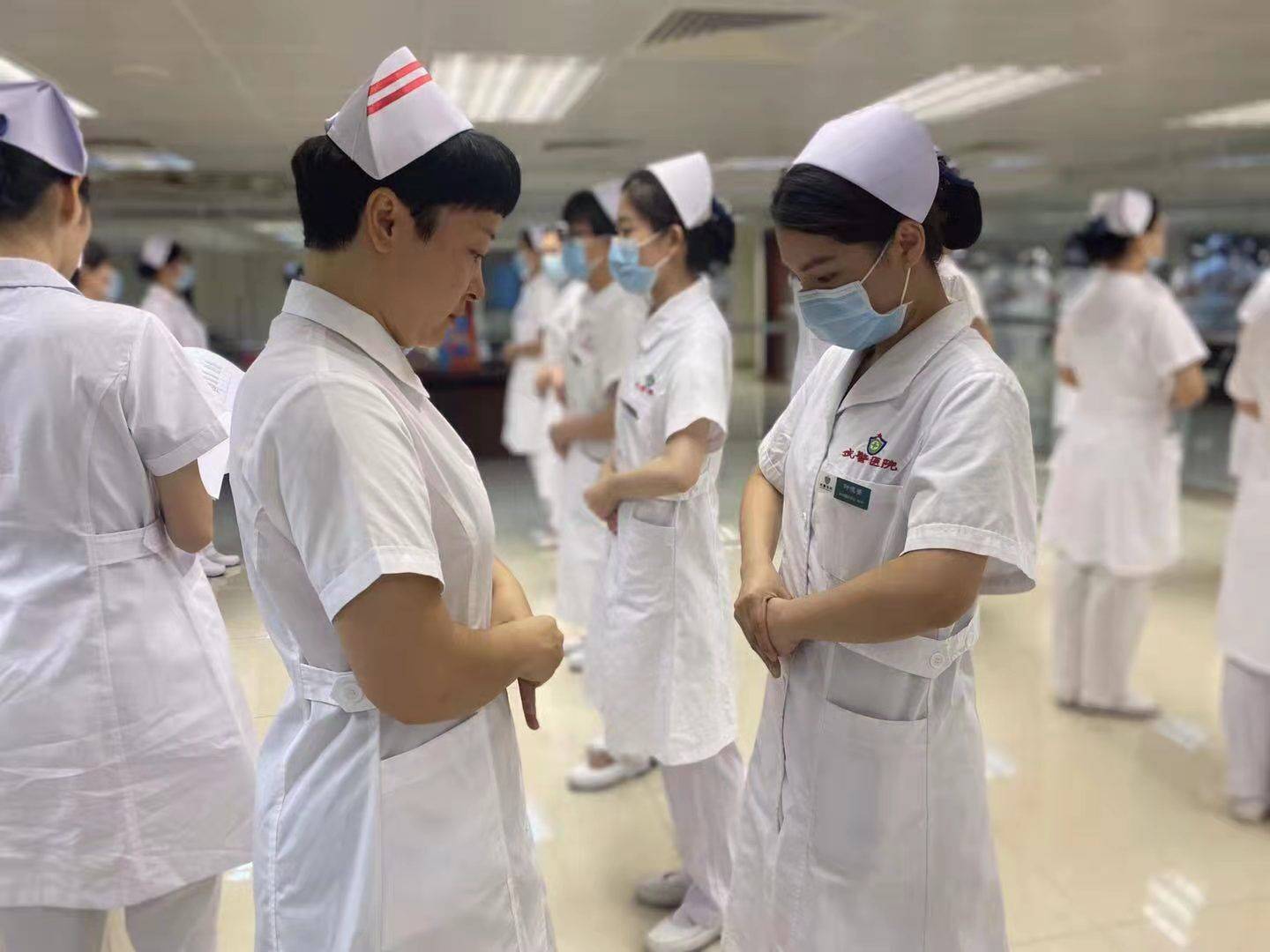 武警广东省总队医院集中开展护理礼仪培训,树立护理人员良好形象