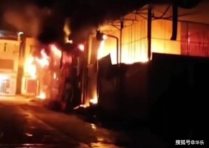 超级手电筒照亮整条街 ce899d9b897f4d0885b1fd9434c8d87a.jpeg