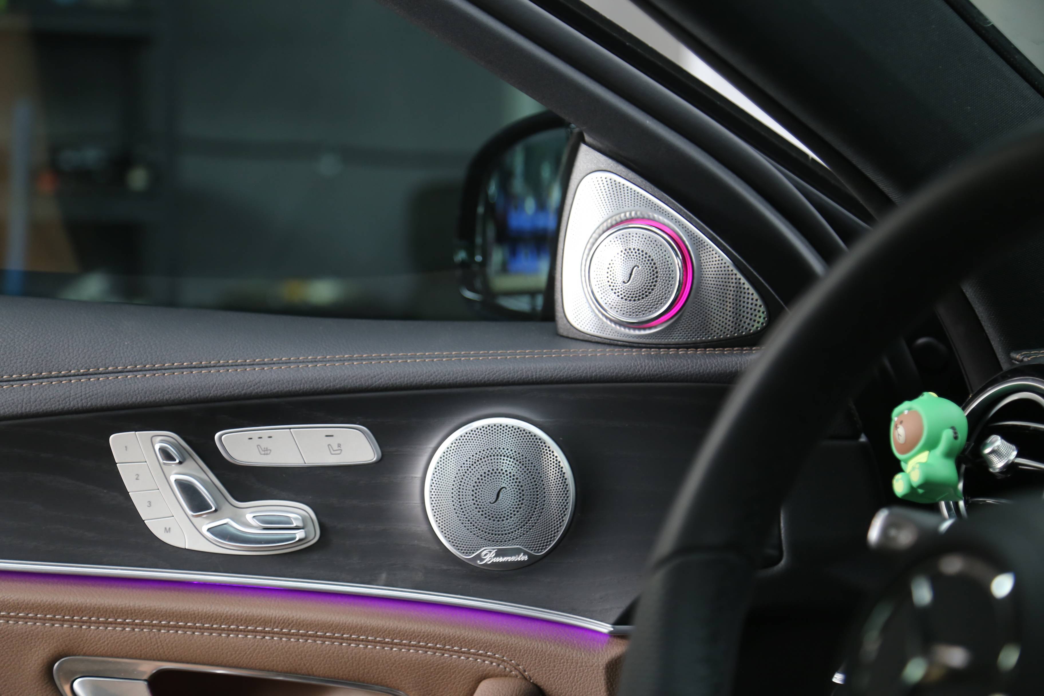 拒绝平庸 品味音乐 | 奔驰e加装柏林之声音响喇叭 发光盖板