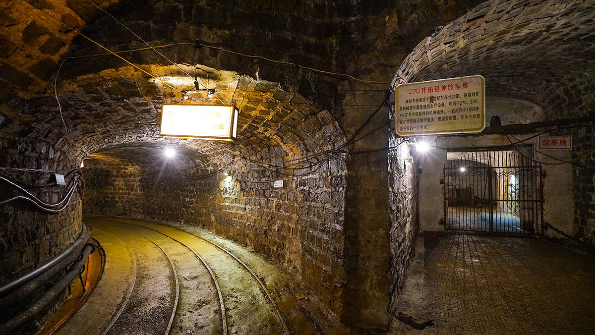 地上是奇幻城堡地下是雪花矿坑温州的矾山从矿区摇身发展旅游