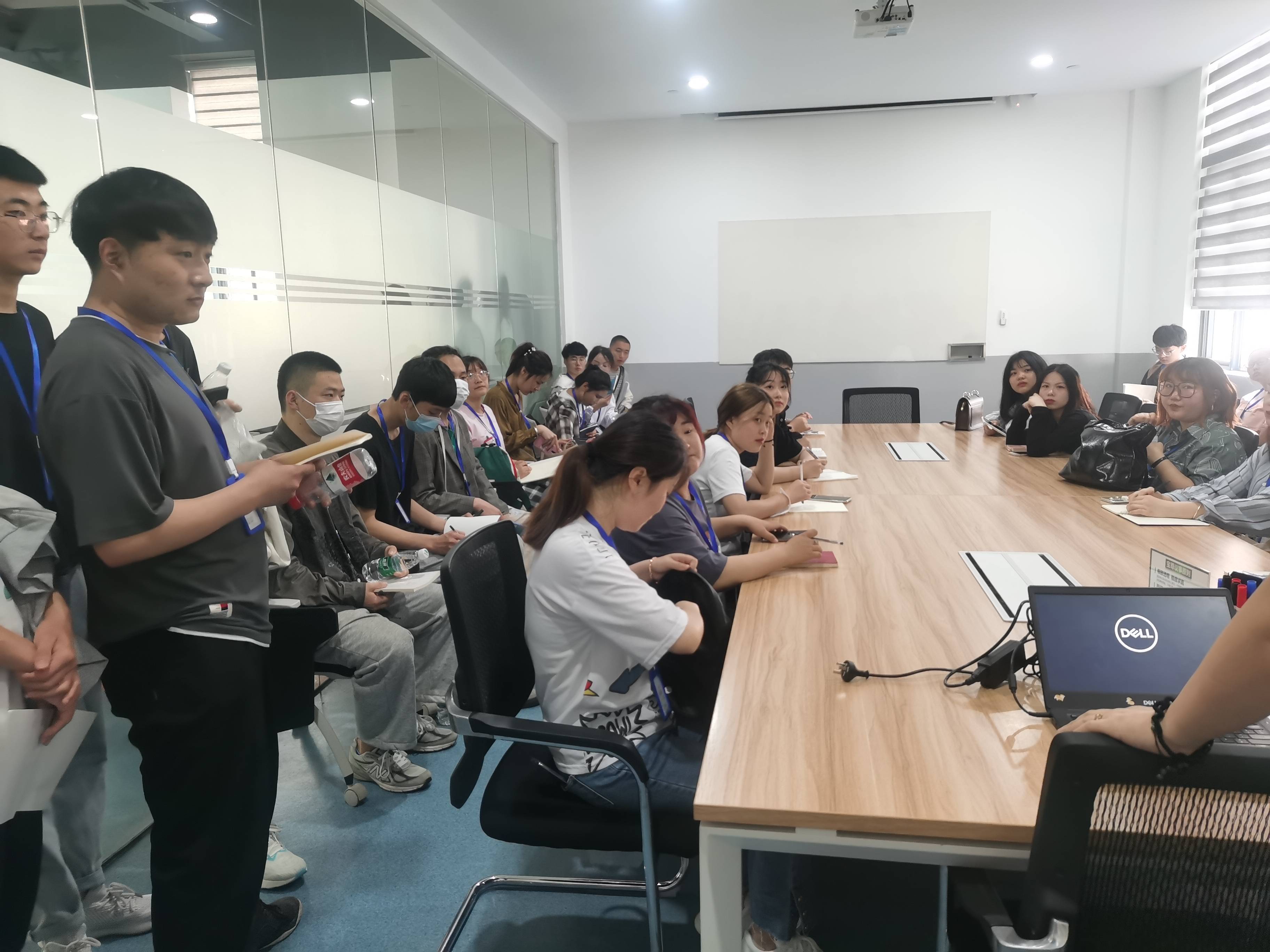 新迈尔威海海洋职业学院校企合作赴潍坊数字小镇,上海宝尊产教融合