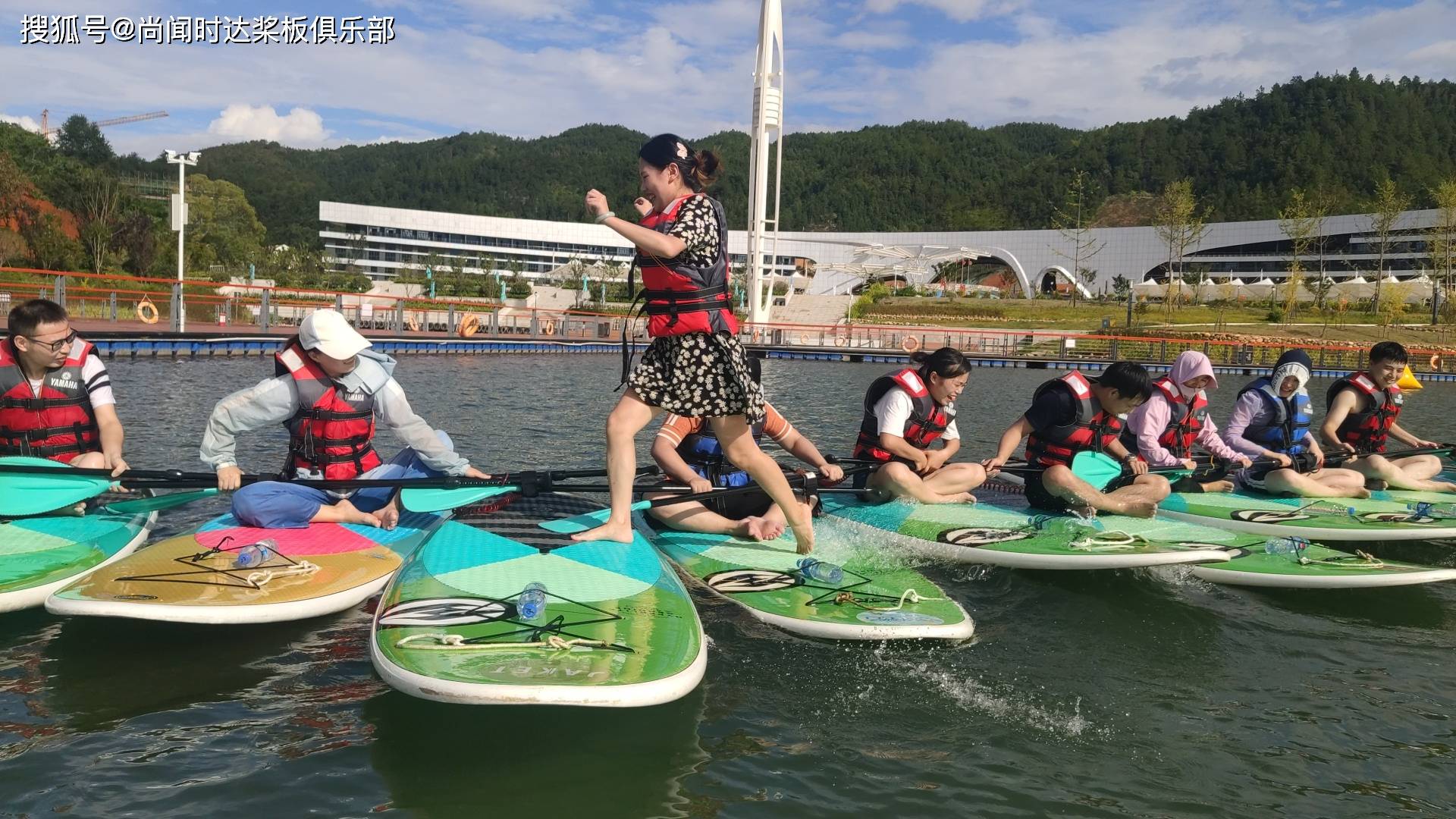 水上团建唤起童年玩水的激情,桨板运动重新定义玩水的乐趣_活动
