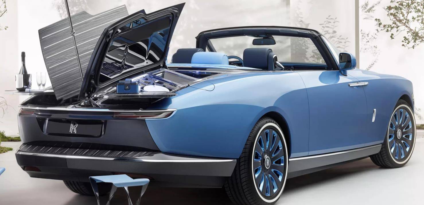 劳斯莱斯船尾是一个定制的尤物准备去野餐