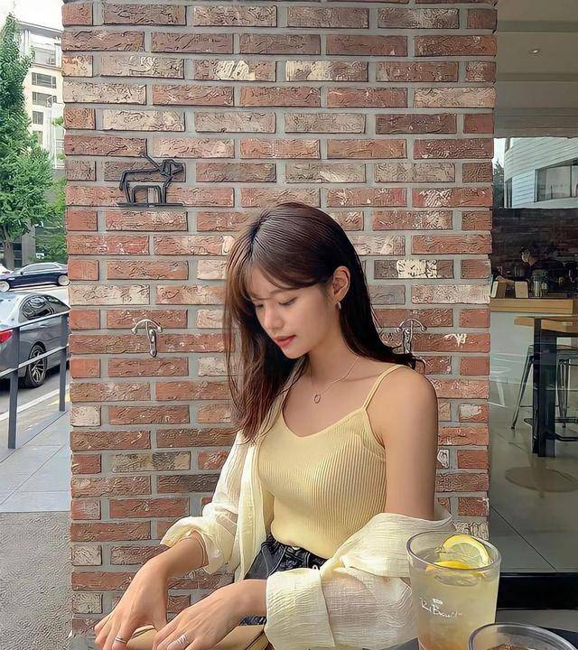 大胸女生夏天别这么穿显壮又没气质