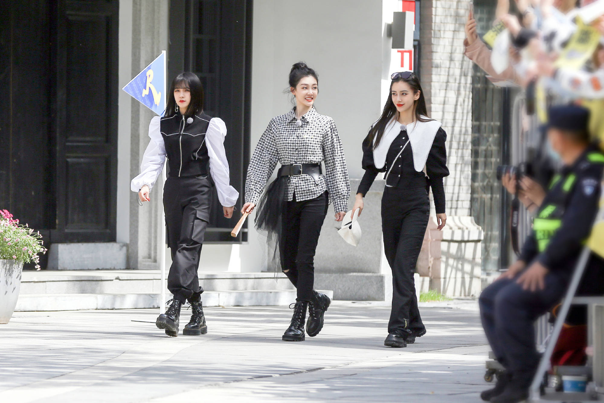 angelababy现身宋雨琦直播亲密互动关系是真好还是作秀