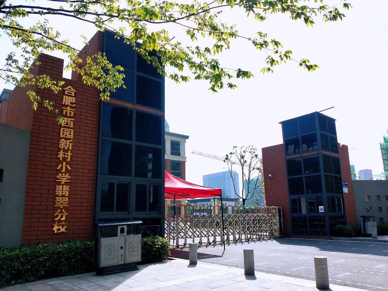 实拍图此外,与琥珀御宾府一路之隔是合肥名校之一——西园新村小学
