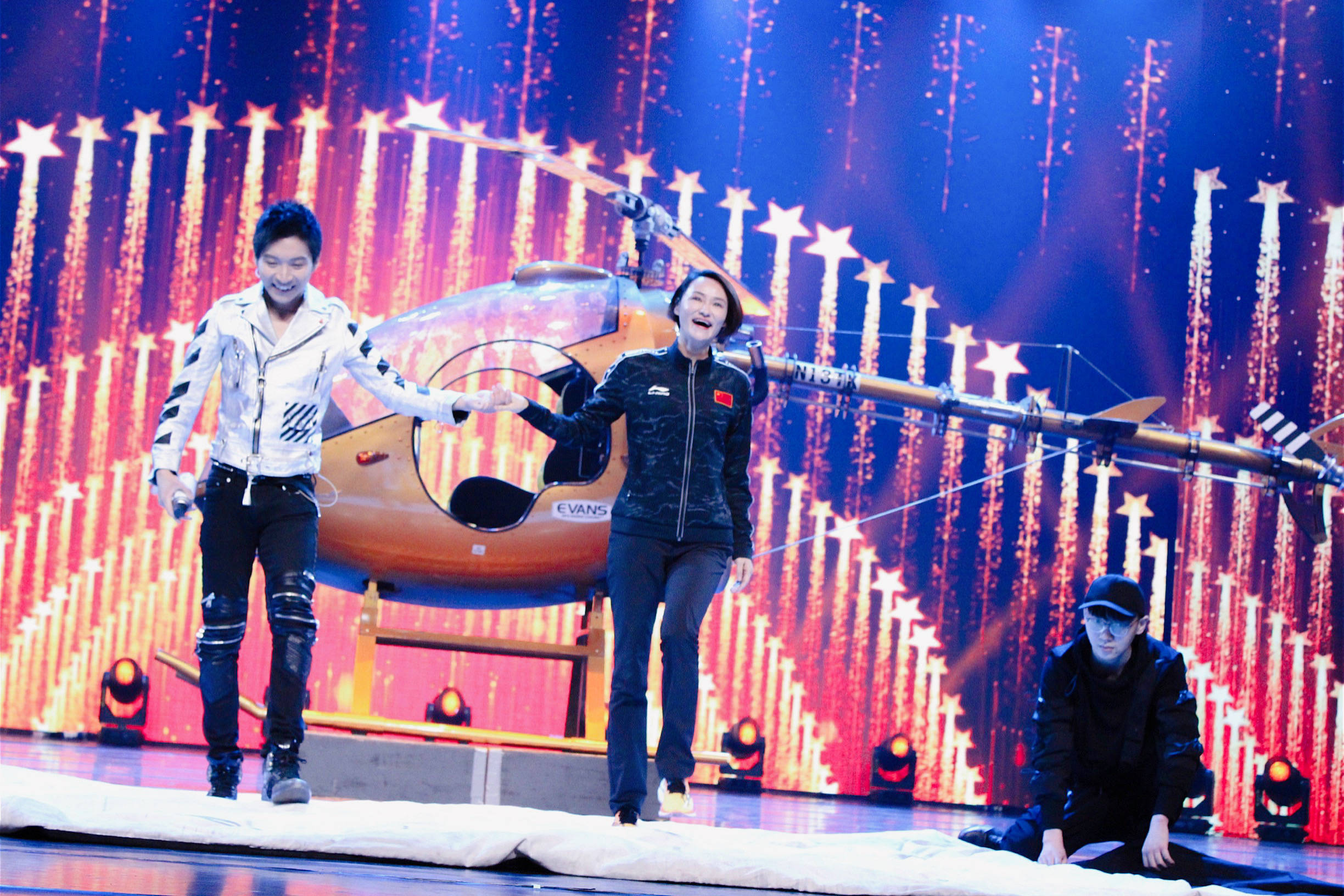 央视魔术师王禹惊艳亮相直播,相约"北京冬奥会倒计时300天"