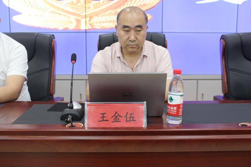 伊川交警邀请王金伍,刘贺举等授课,并颁发特约监督员聘书