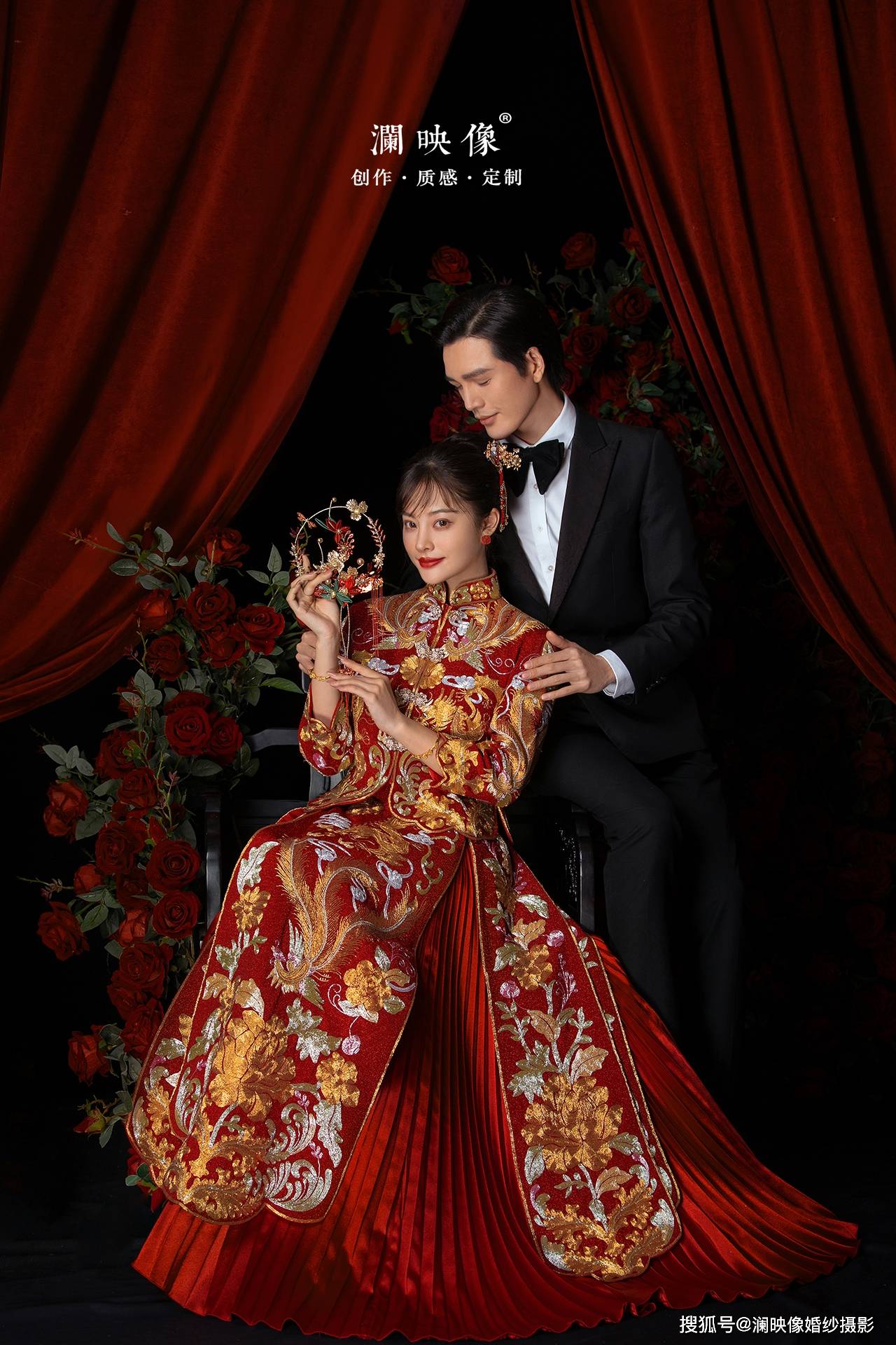 端庄优雅的中式内景婚纱照想分享给你们