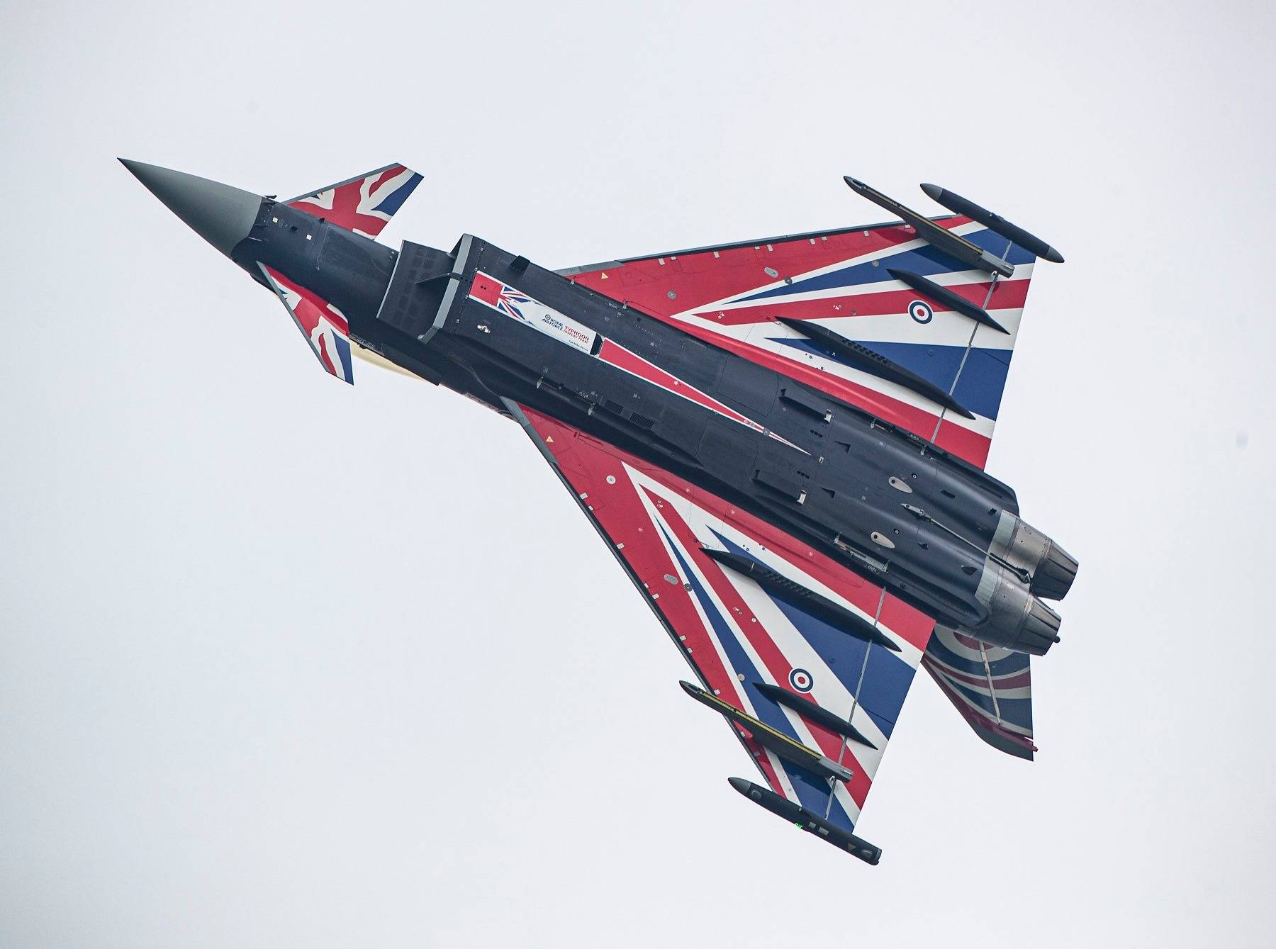 英国皇家空军展示国旗涂装的台风战机
