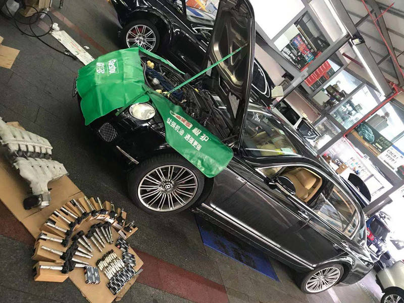 宾利维修保养宾利飞驰大保养更换点火线圈火嘴清洗油路等.