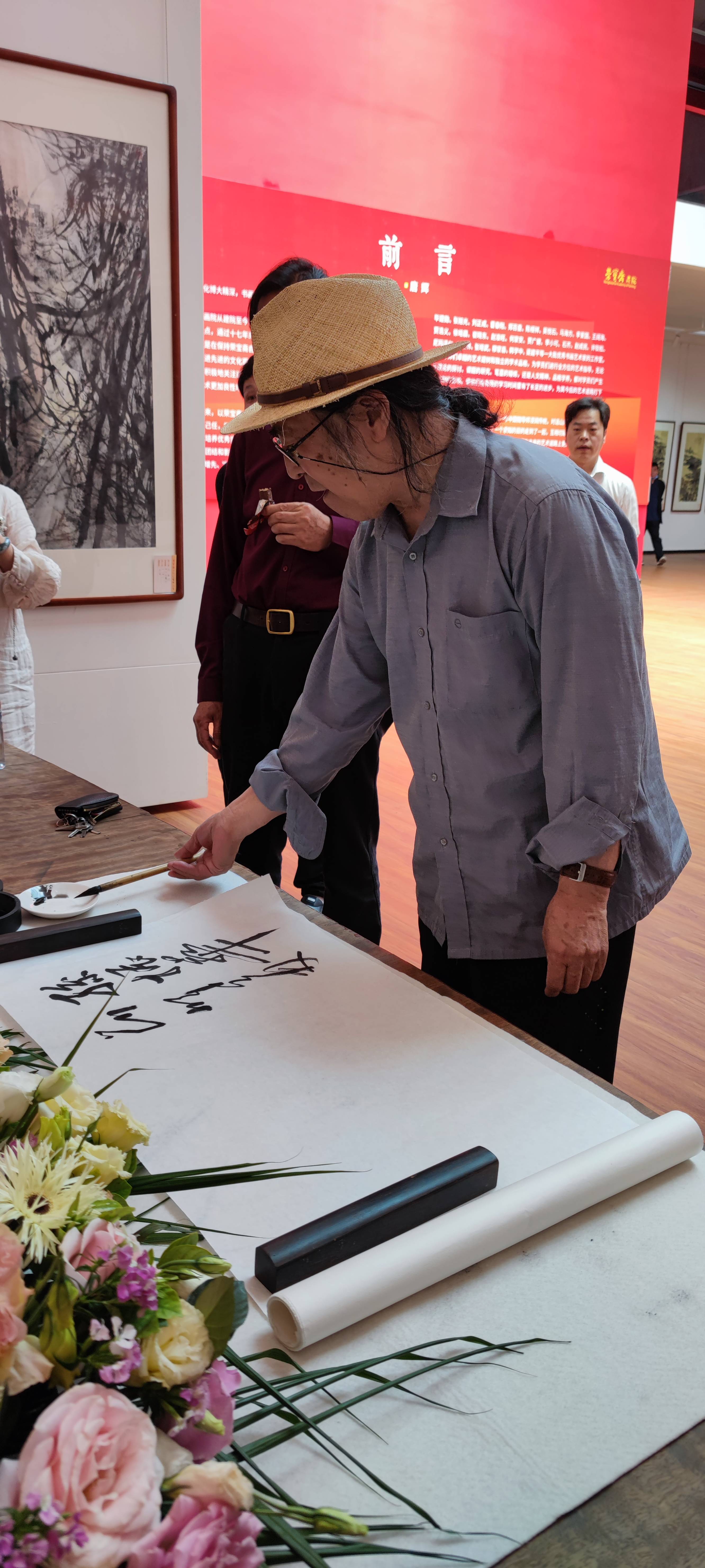 墨堂艺术馆馆长,荣宝斋画院工作室导师,著名画家梁建平先生接受采访
