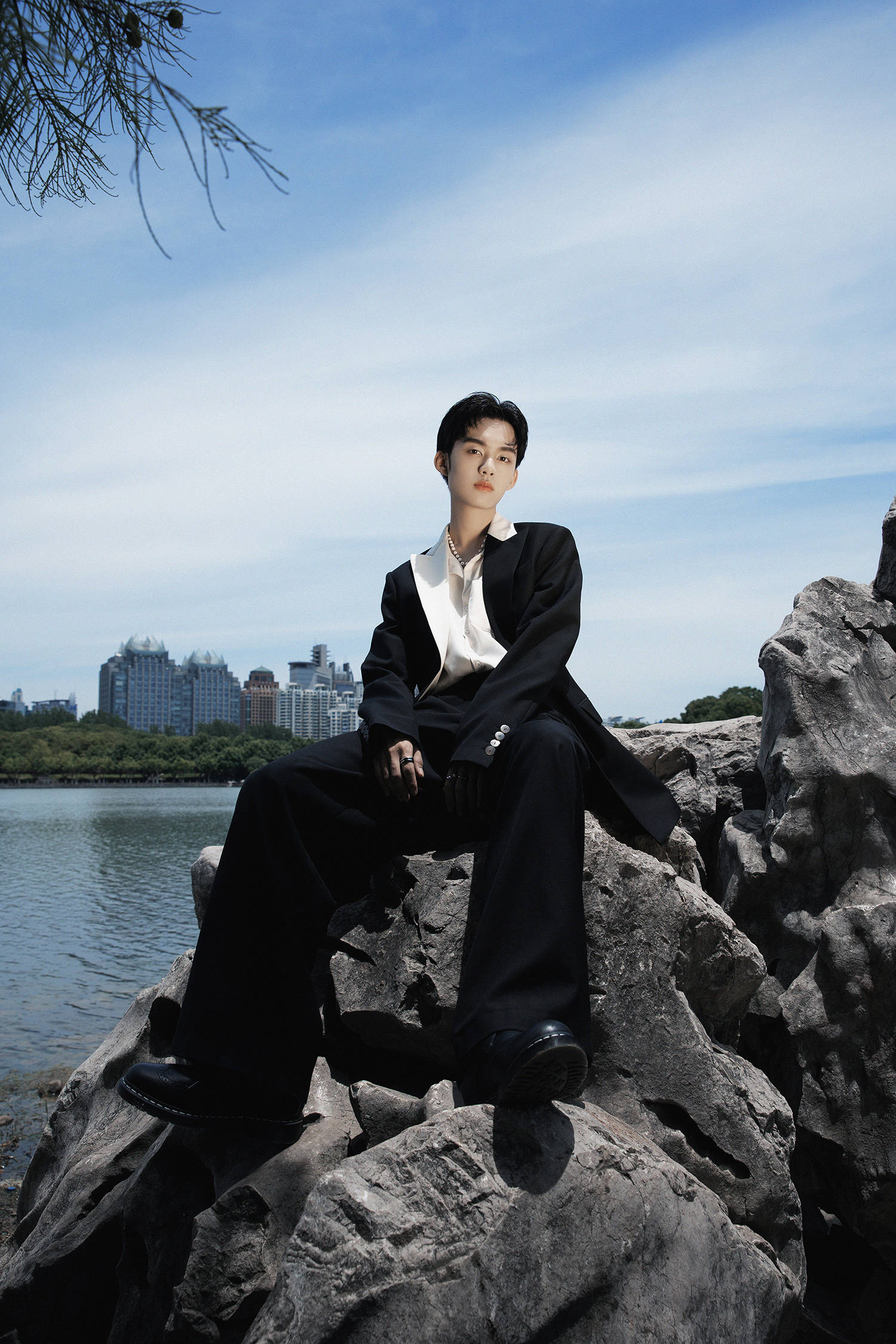 黄毅现身腾讯拾光盛典限定千古男团燃爆国风舞台