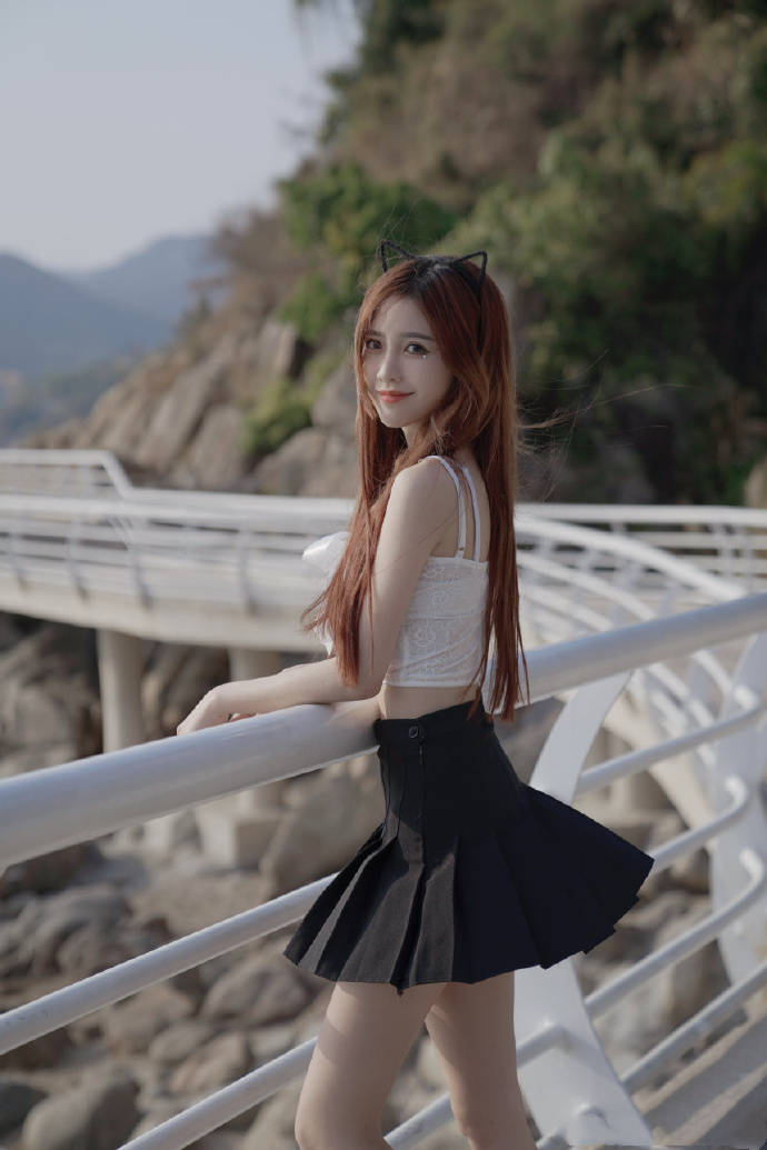 樱桃少女梦幻笑颜如小说中的精灵纤细曼妙的体态没有一丝赘肉