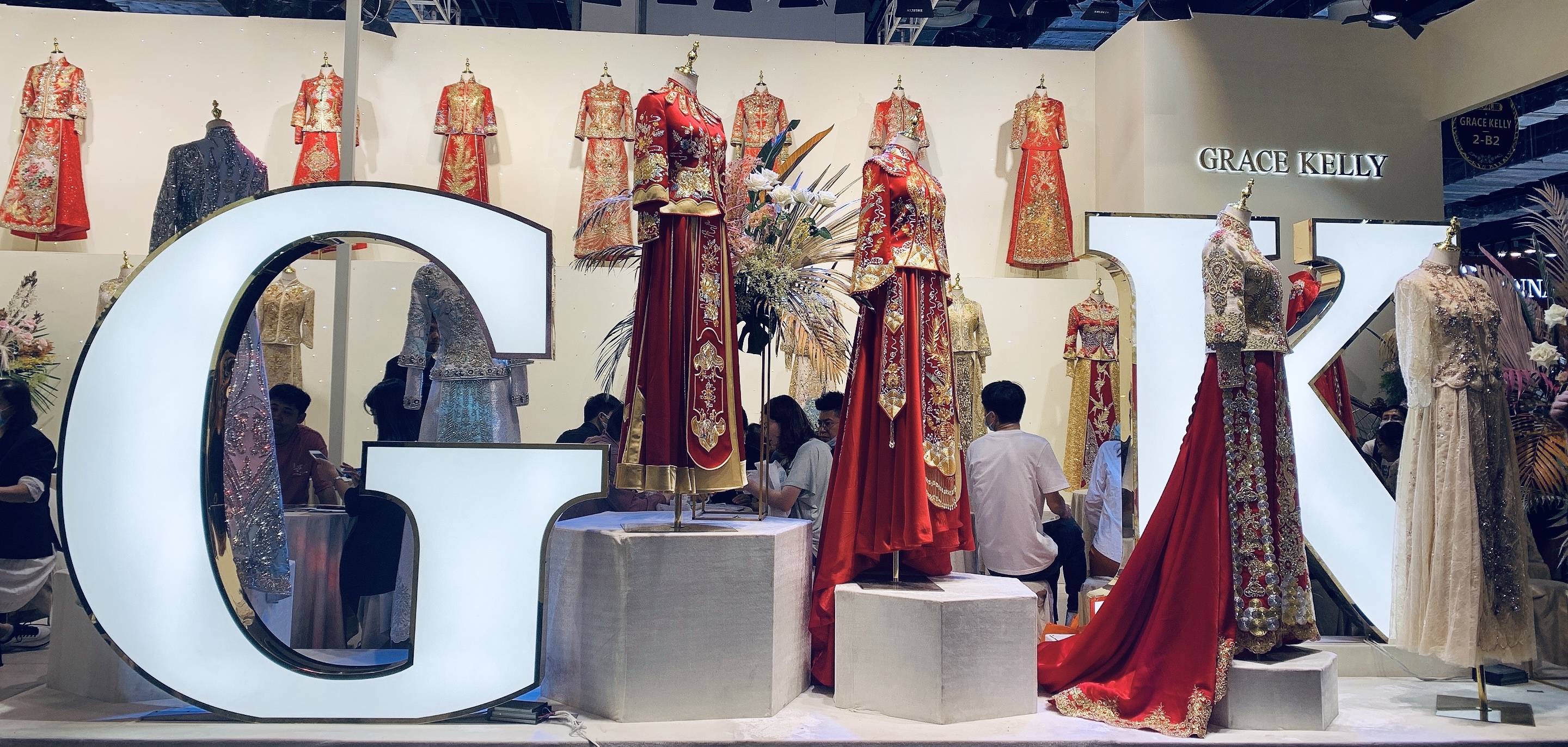 中国婚博会解锁夜场逛展新方式,首日人流量突破5万人次,成交额破4亿!