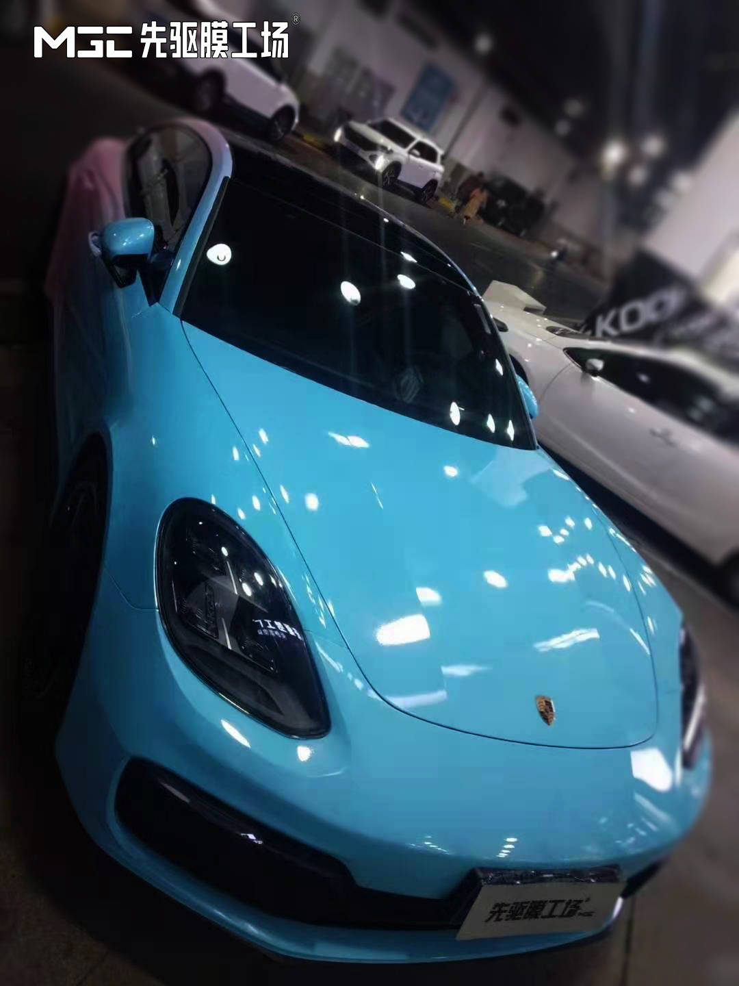 地 点:先驱膜工场威固不凡七星店施工项目:改色蓝粉渐变原车颜色:细花