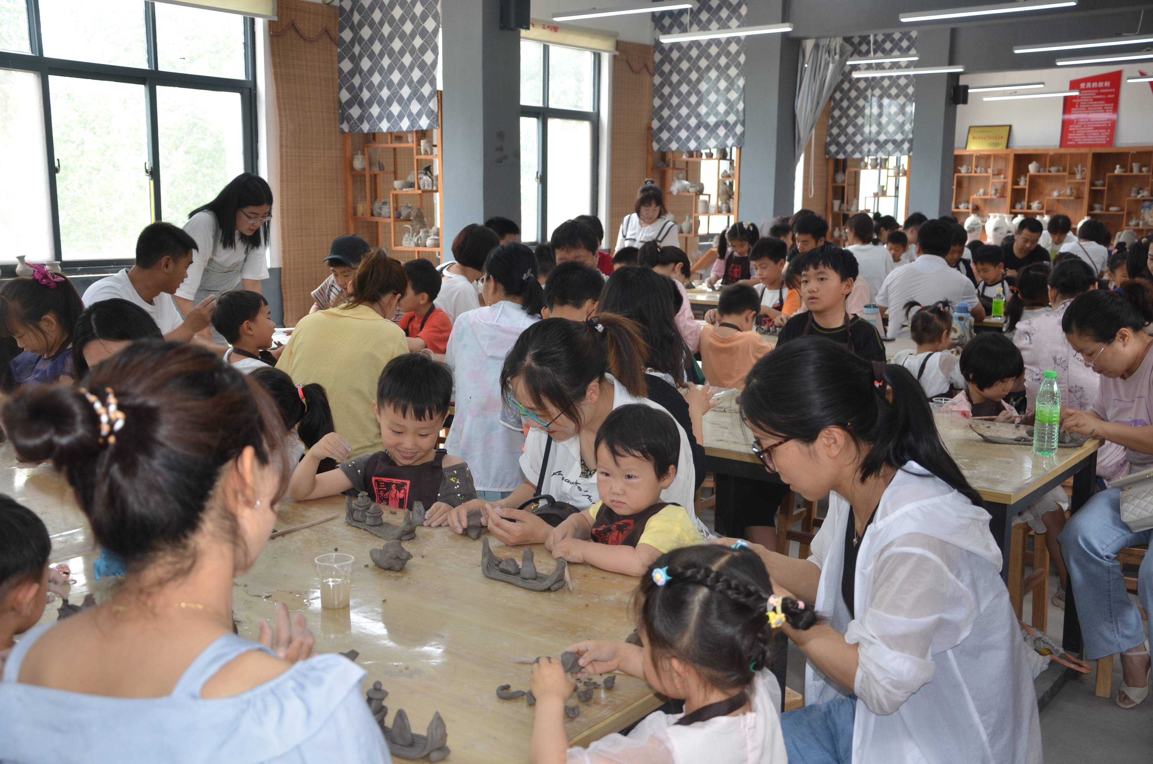 当文化和自然遗产日遇上端午节——亲子互动做陶艺 卡通粽子赛龙舟