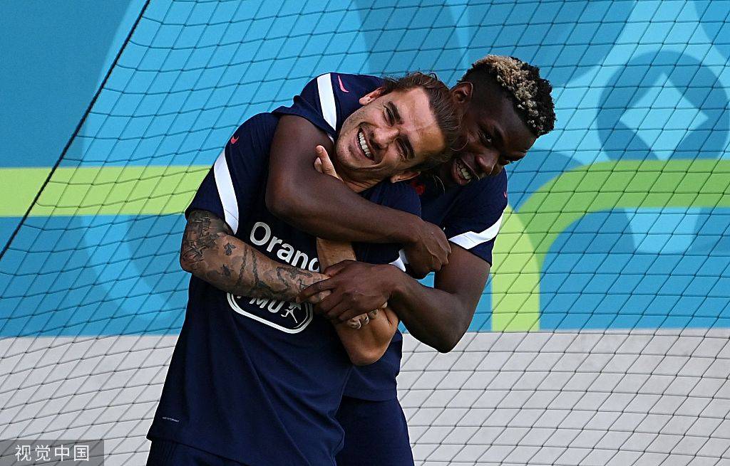 高清图法国训练备战博格巴锁喉格列兹曼