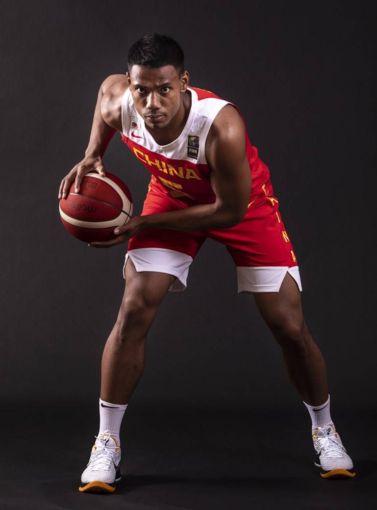 组图:男篮写真出炉 周鹏领衔张镇麟赵继伟帅气