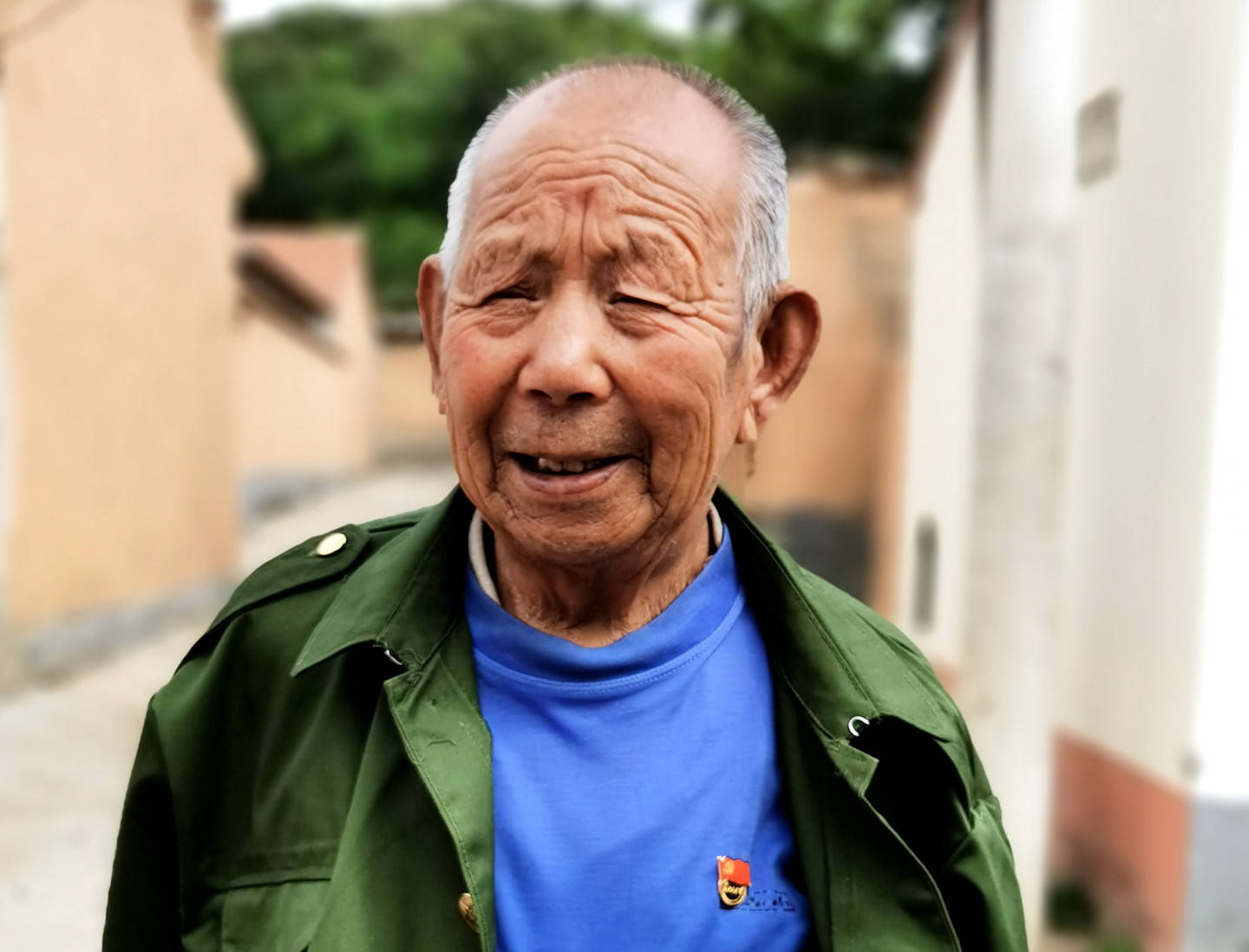 灵丘下关乡岸底村为新中国成立前入党的老党员李振贵庆贺生日