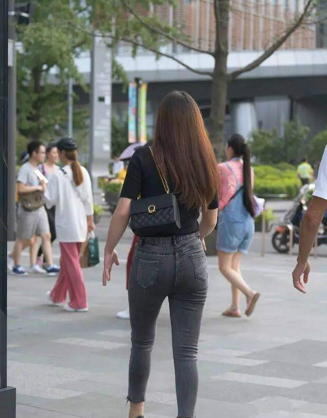 怎么穿裤子不显凸 202445167e154eb4893580e2cc6d04b0.jpeg