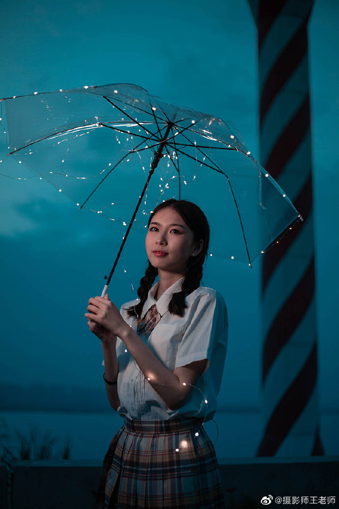 江边夜景少女写真!jk美少女和夏天一起来了